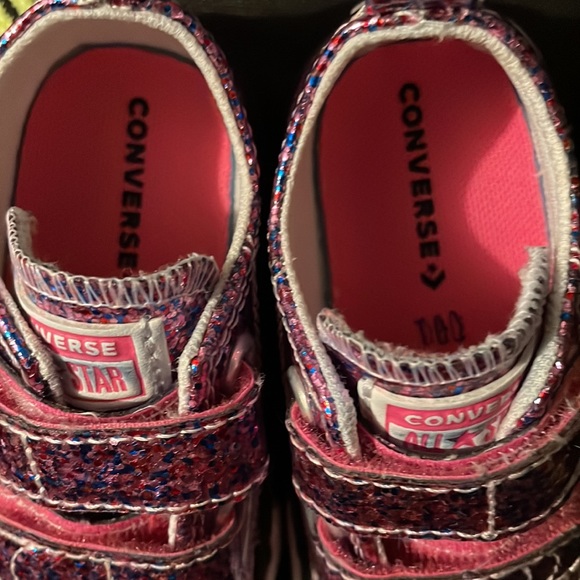 Preloved Converse Sneakers - Picture 2 of 4